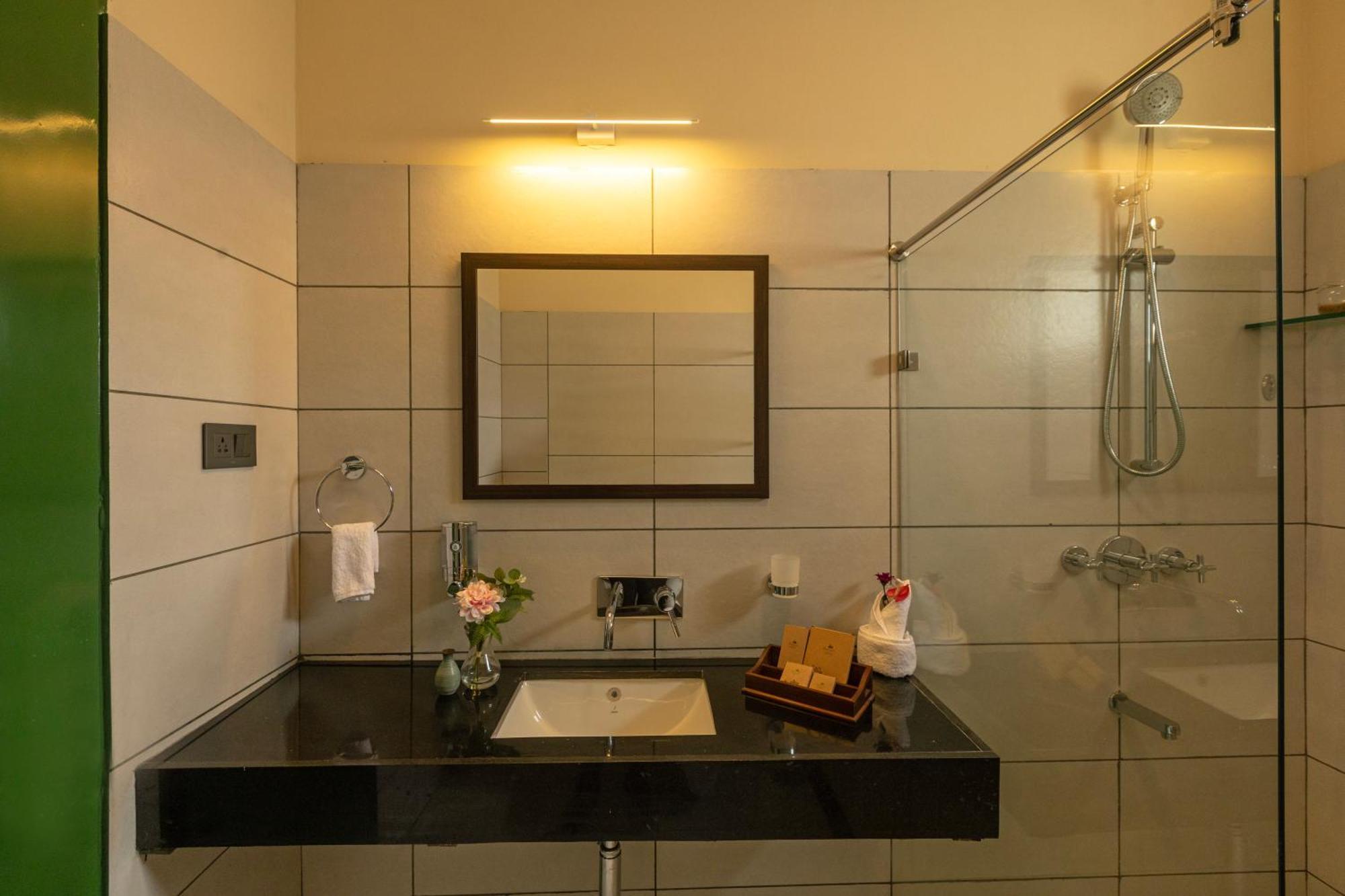 Solitude By Nature Resorts And Stays 코타지리 외부 사진