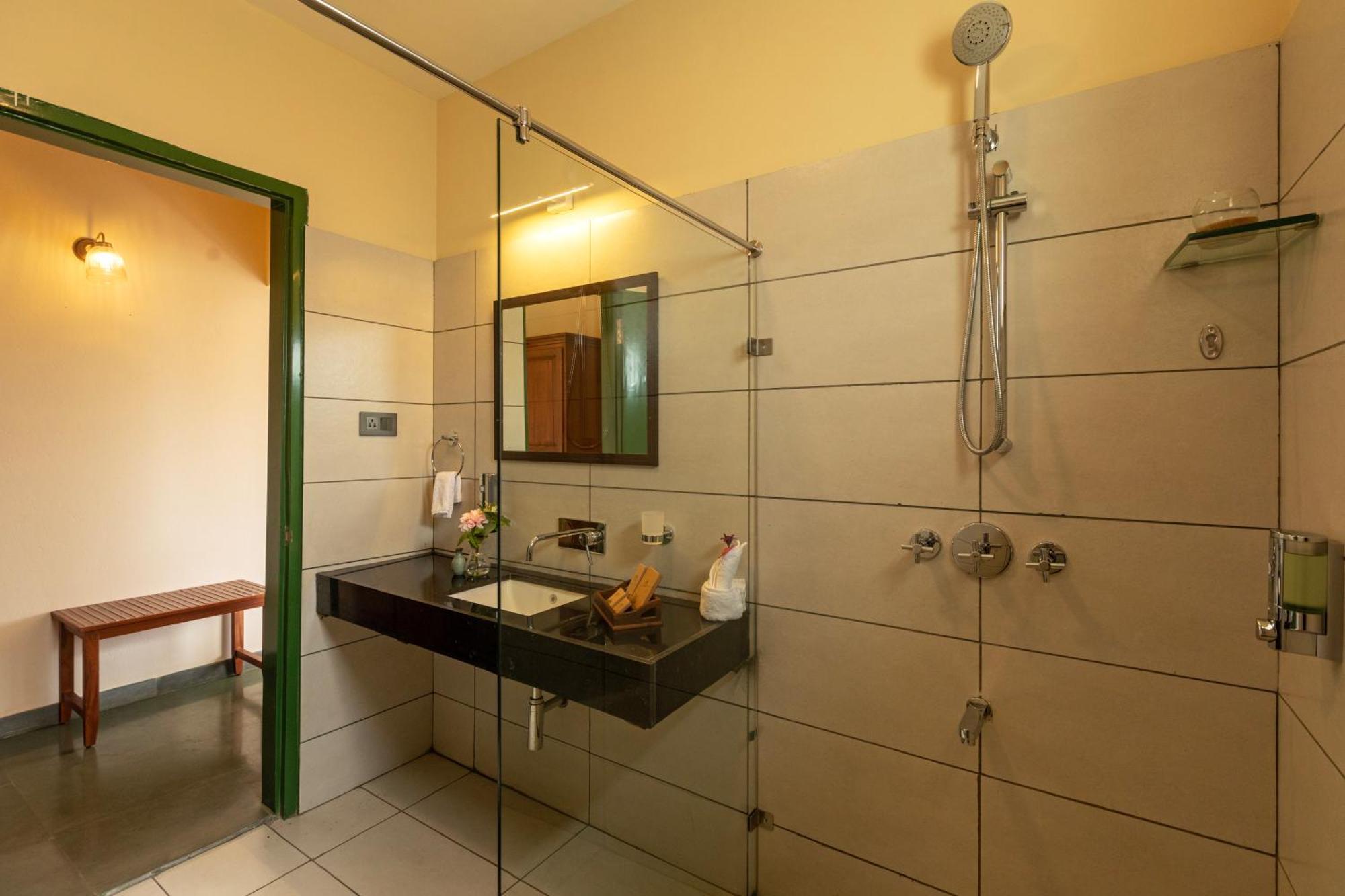 Solitude By Nature Resorts And Stays 코타지리 외부 사진